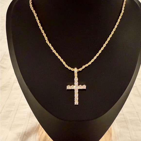 Elegant Gold Cross Pendant Necklace - Picture 2 of 2